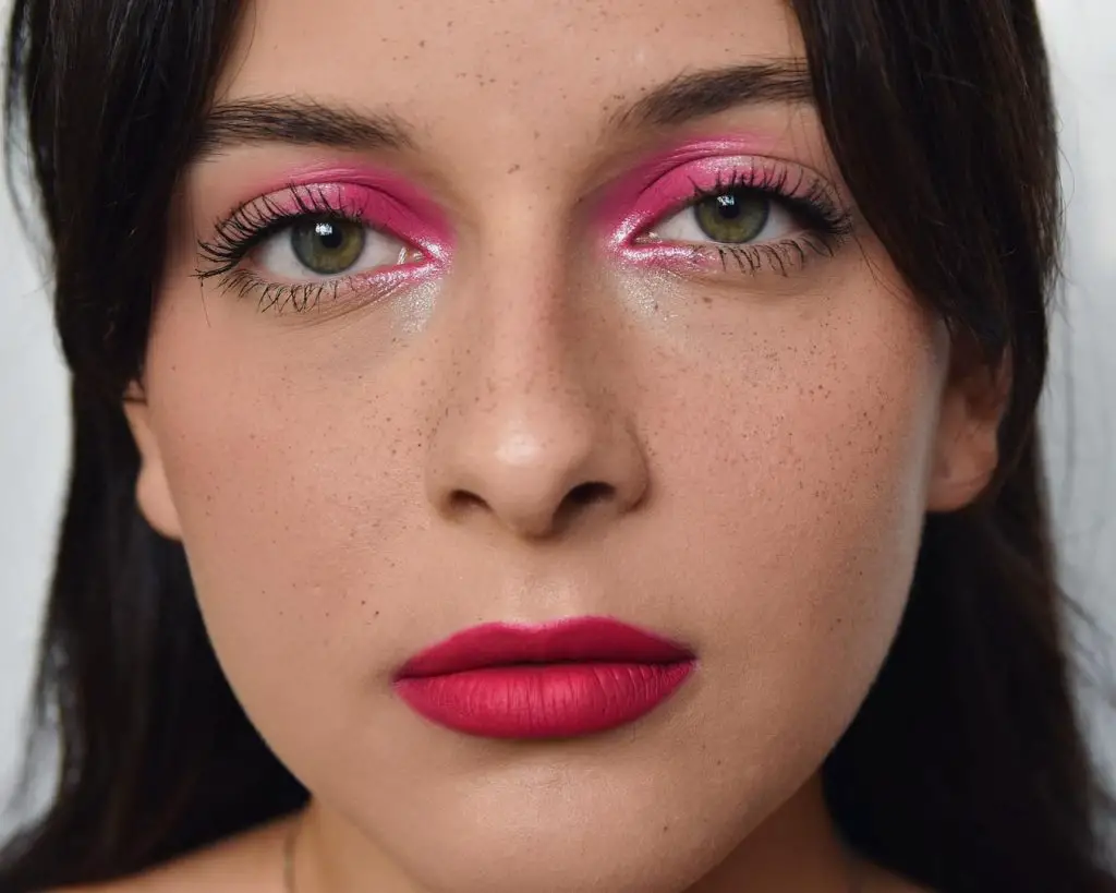 25 Hot Pink Lipstick Ideas: Bold Shades and Makeup Looks for Every Occasion