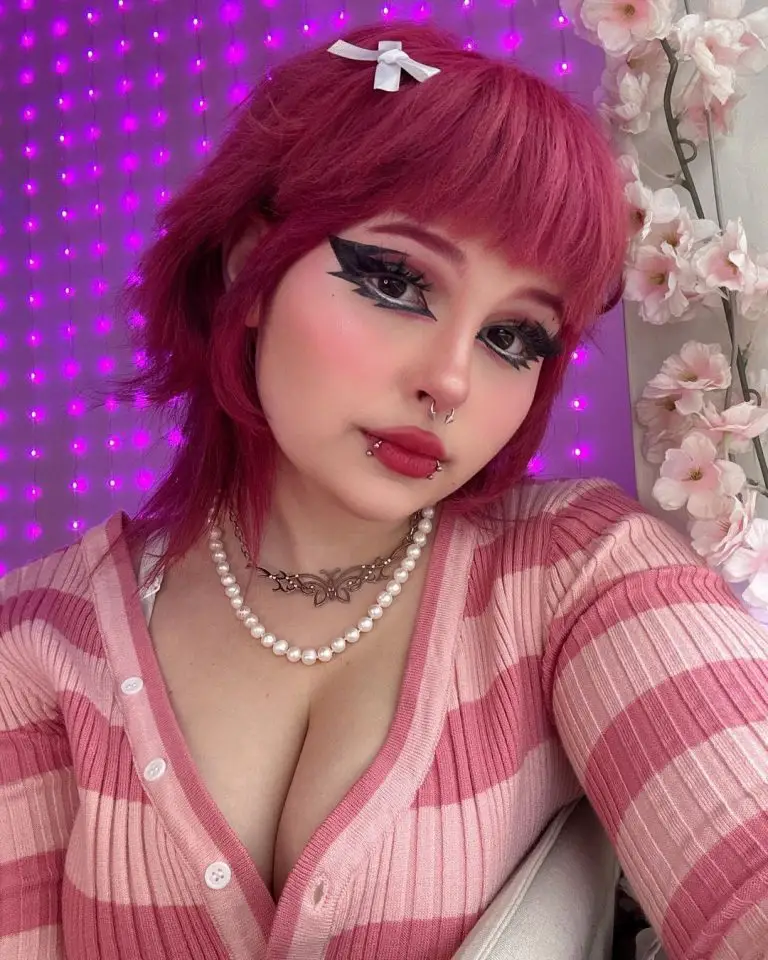 27 Egirl Makeup Ideas: Soft, Dark, and Gothic Looks with Tutorials and ...