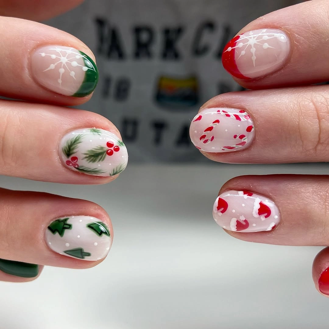 Short pink nails with red and green tips, snowflakes and Christmas motifs.